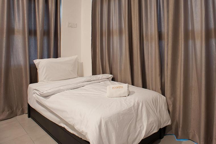 Econtel Queensbay Sungai Dua Bukit Dış mekan fotoğraf